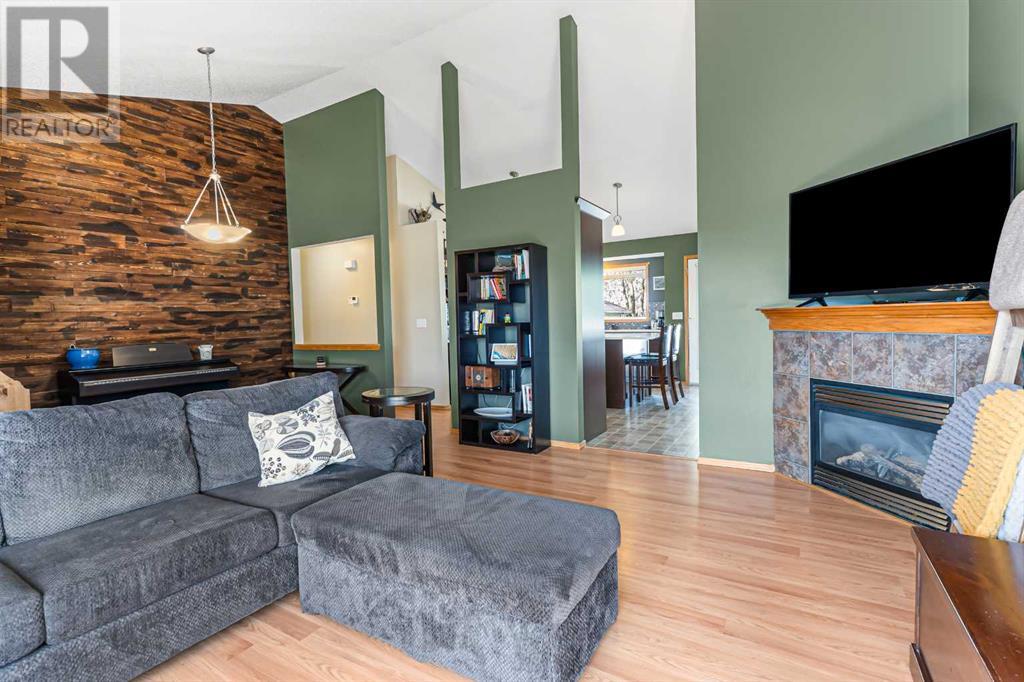 424 Sunset Link, Crossfield, Alberta  T0M 0S0 - Photo 6 - A2235217