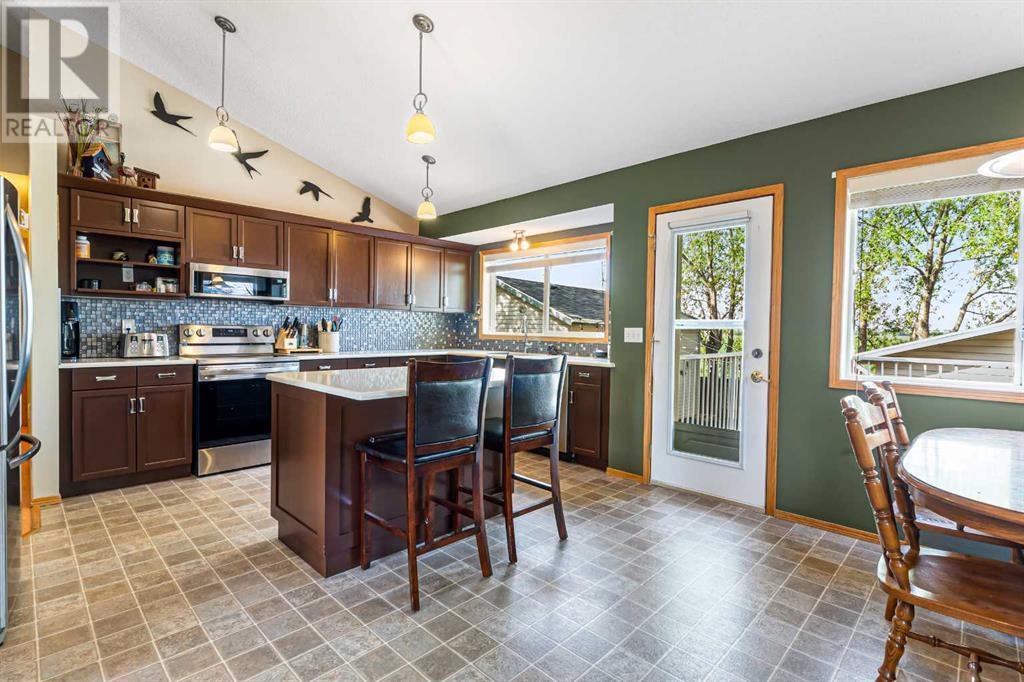 424 Sunset Link, Crossfield, Alberta  T0M 0S0 - Photo 9 - A2235217