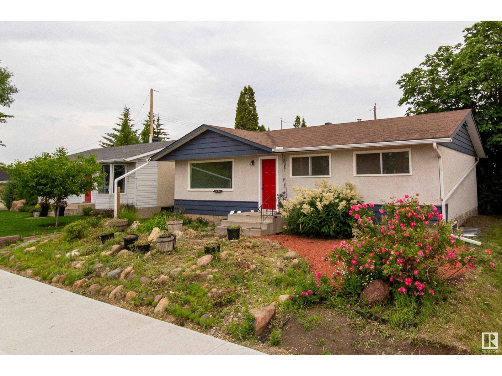 Property at 6708 132 AV NW image 3