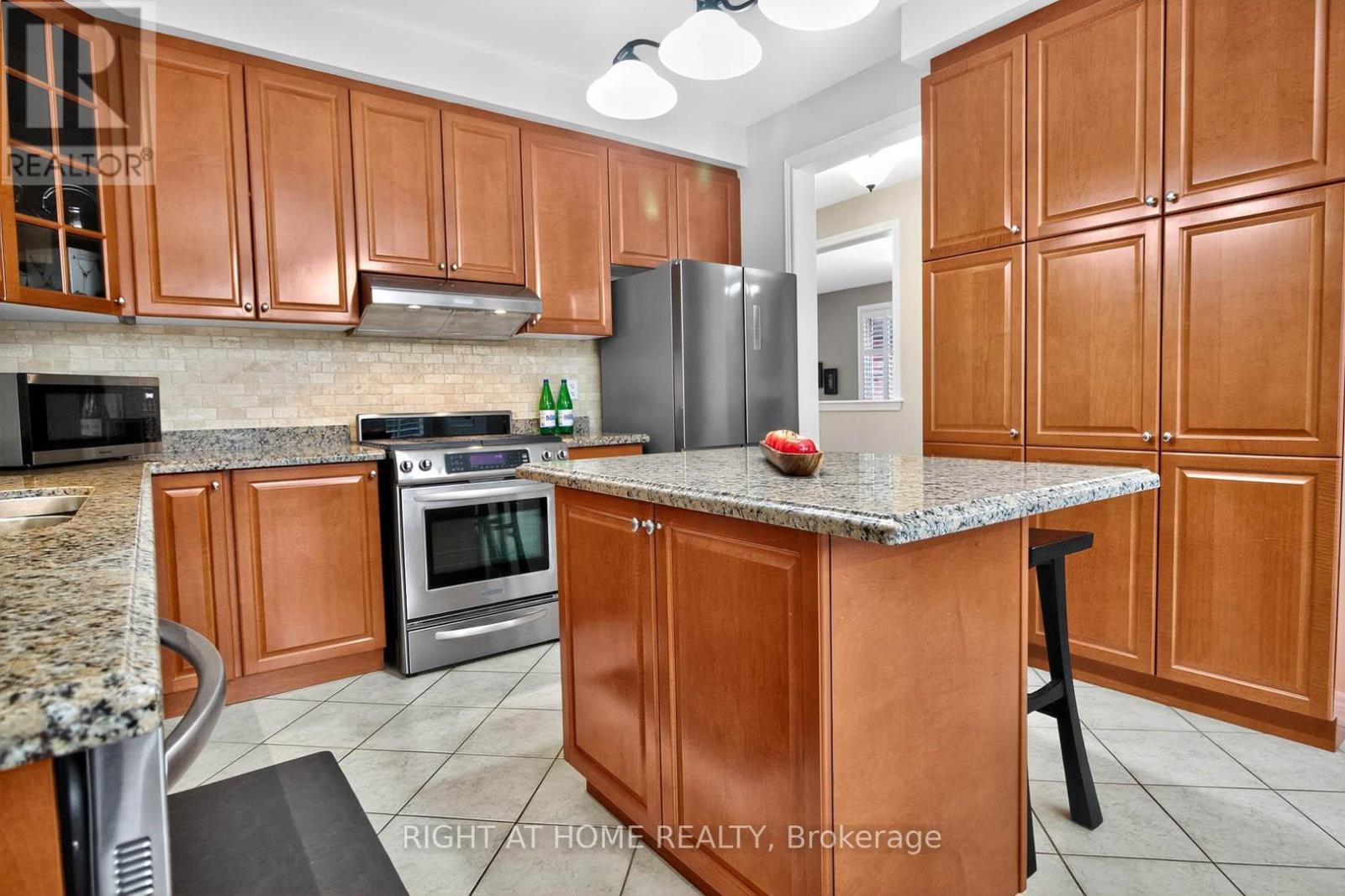 7 Messina Avenue, Brampton (Bram West), Ontario  L6Y 0M6 - Photo 11 - W12308880