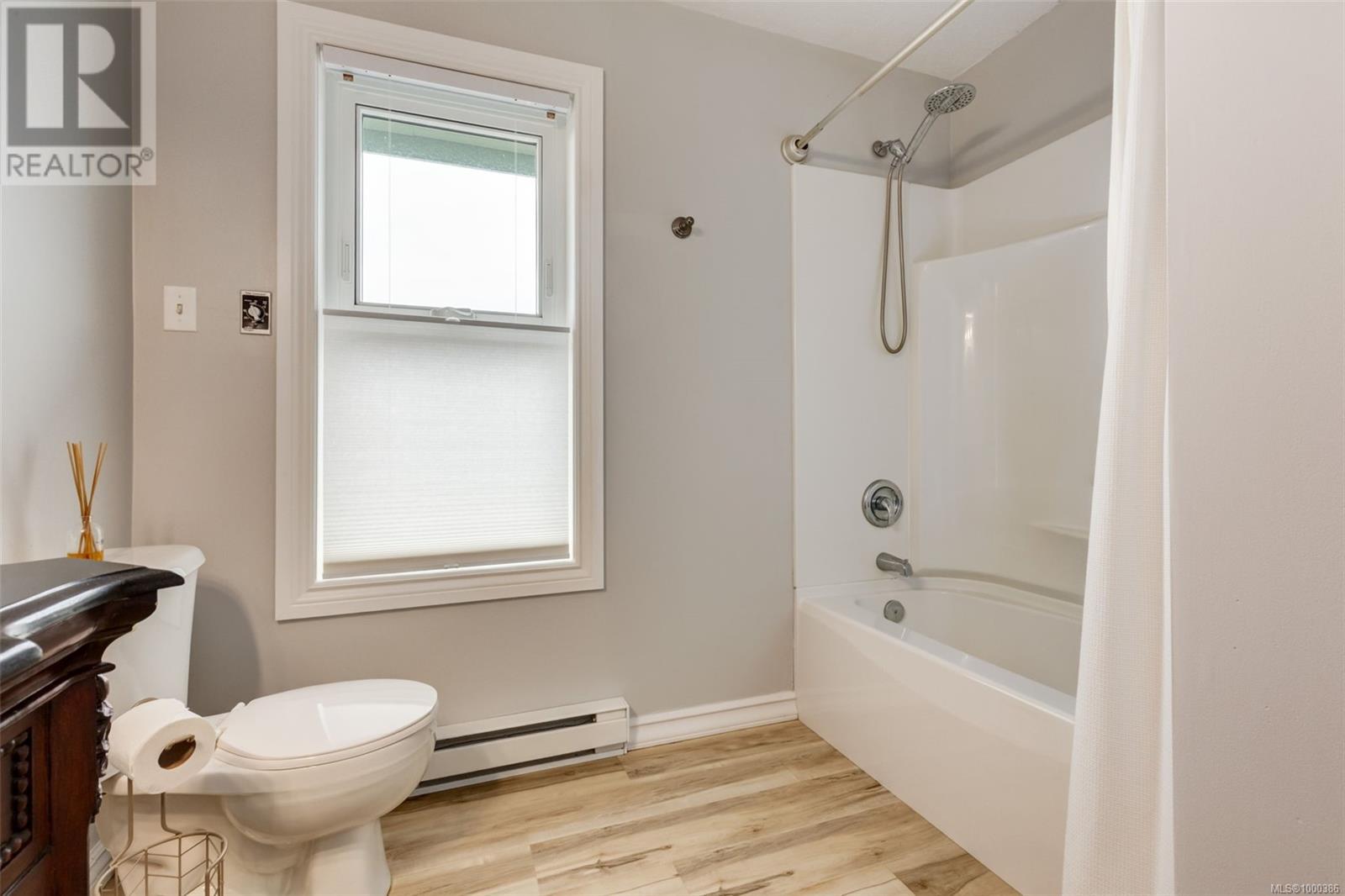 Property at 204 Scarborough Pl image 1