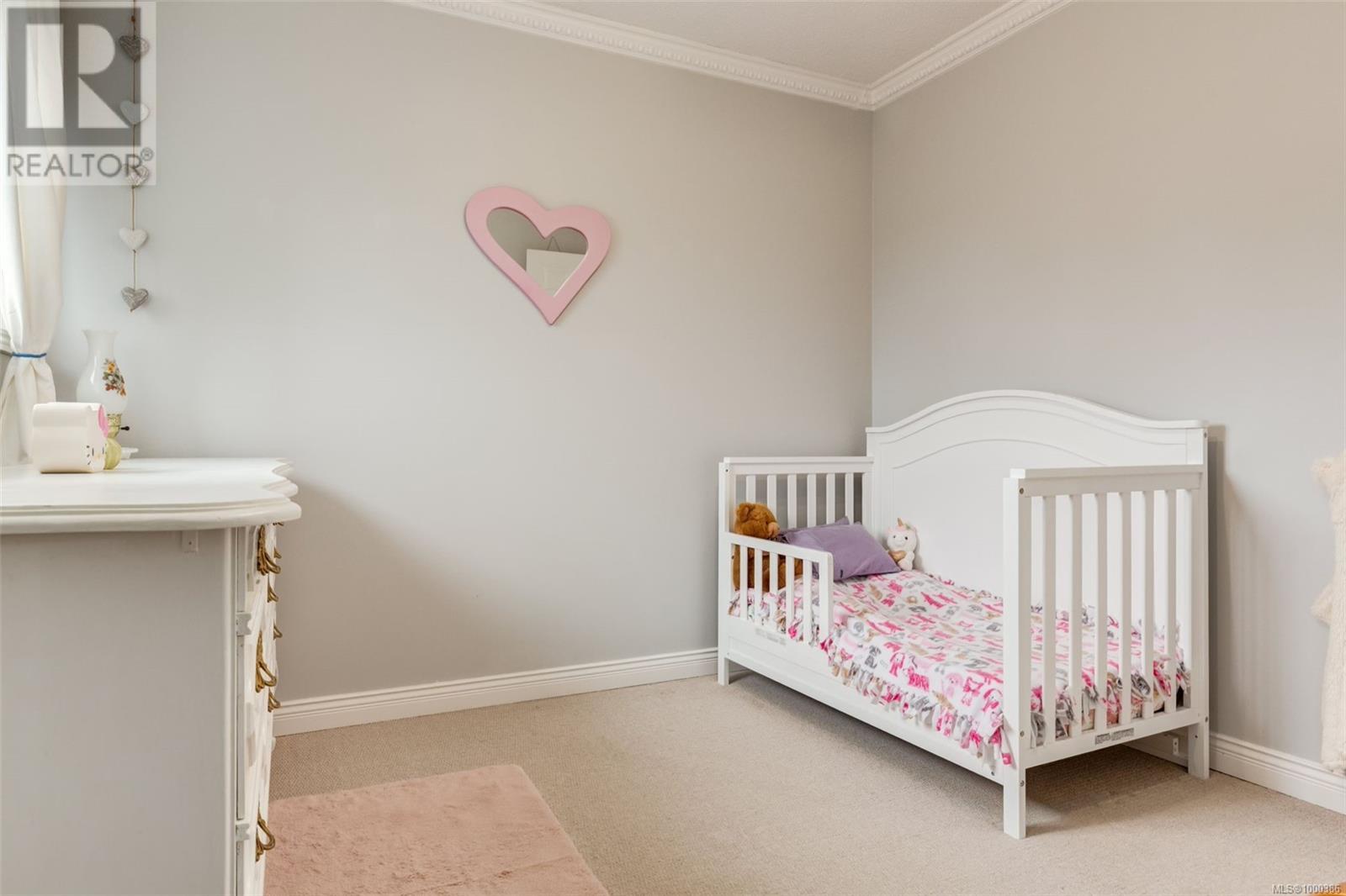 Property at 204 Scarborough Pl image 3