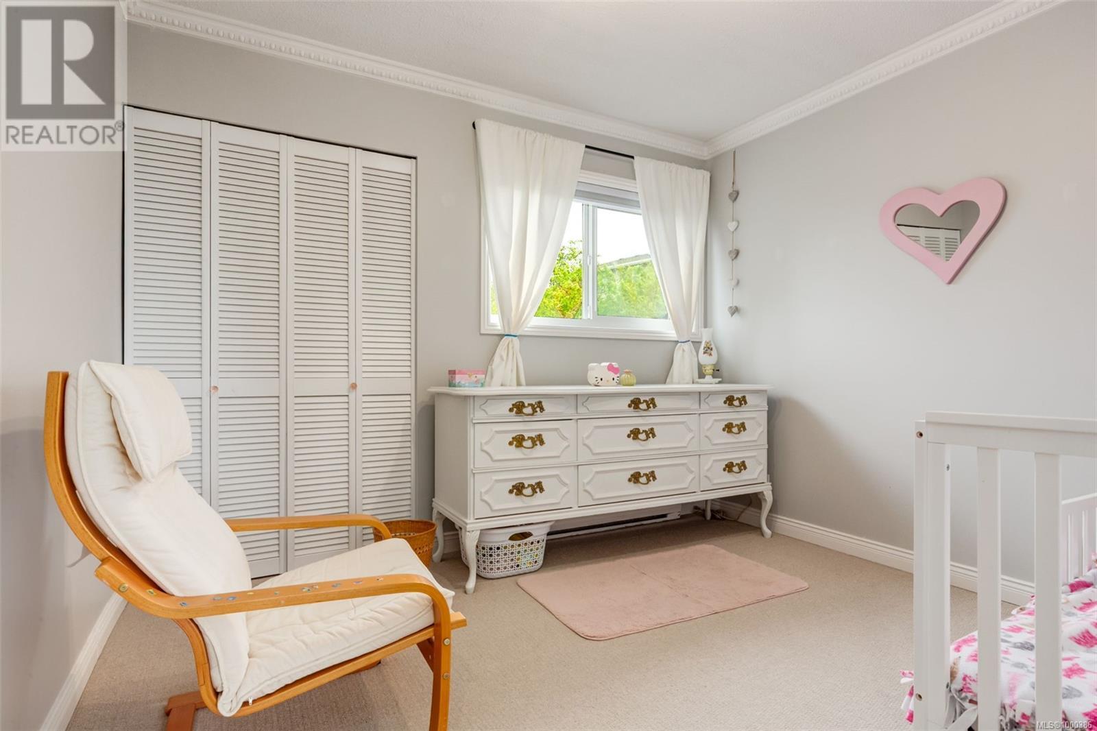 Property at 204 Scarborough Pl image 2
