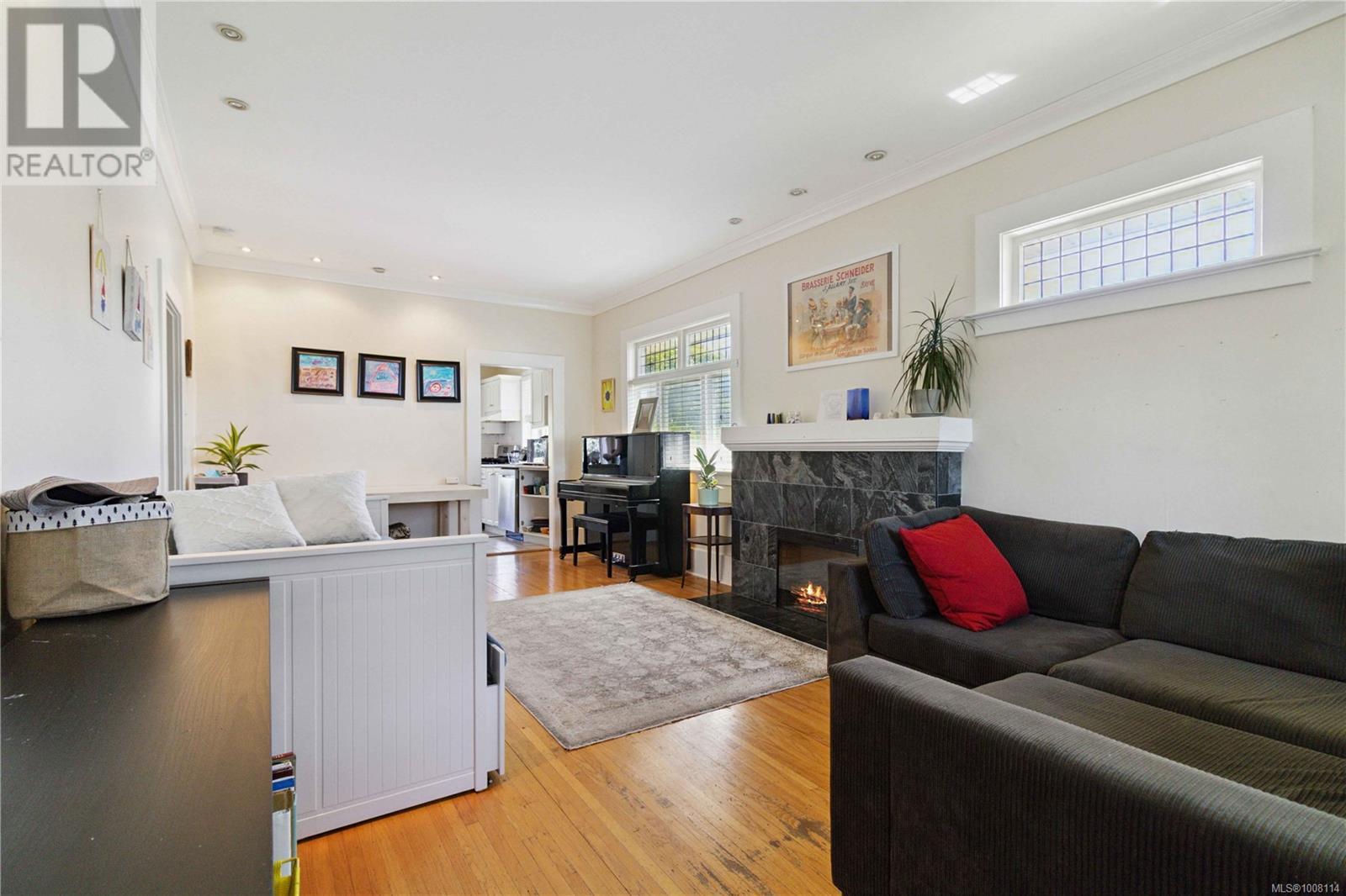 Property at 354 BERWICK St image 4