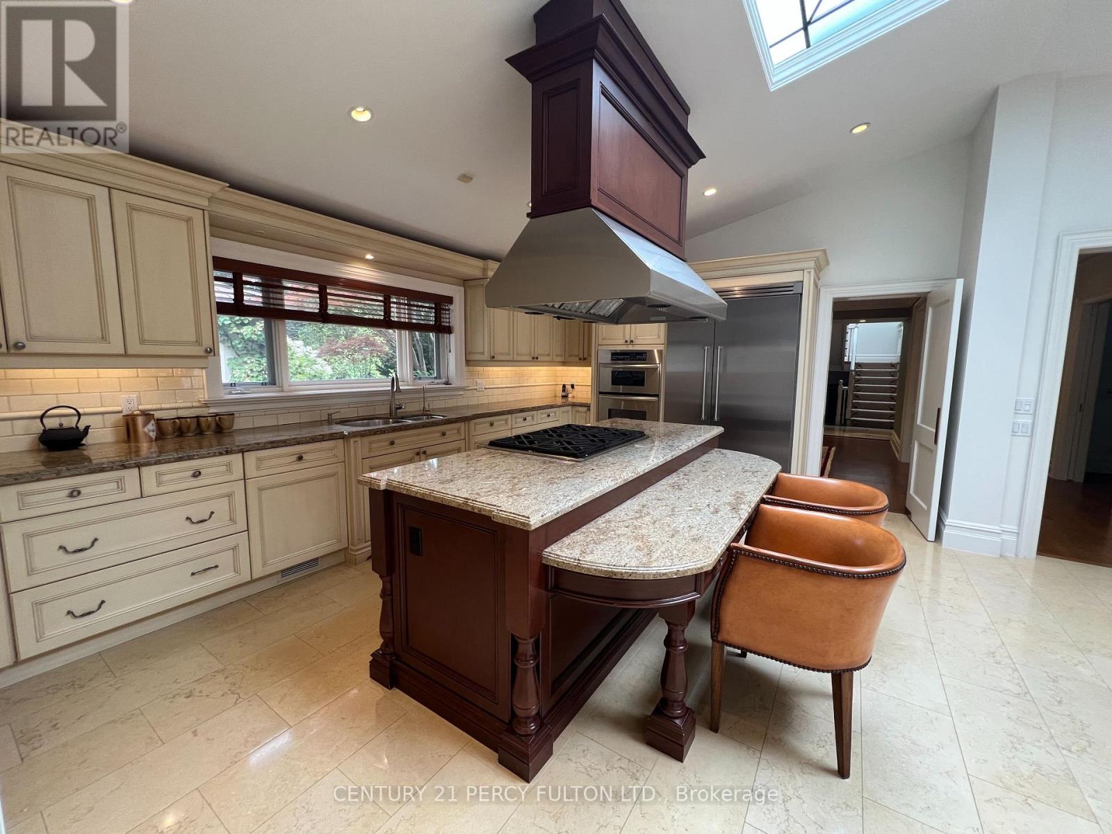 7 Valleyanna Drive, Toronto, Ontario  M4N 1J7 - Photo 8 - C12301941