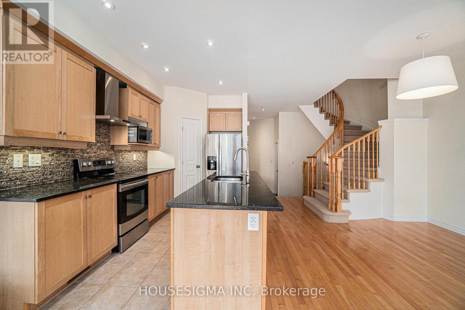 282 Keyrock Drive, Ottawa, Ontario  K2T 0G1 - Photo 6 - X12308915