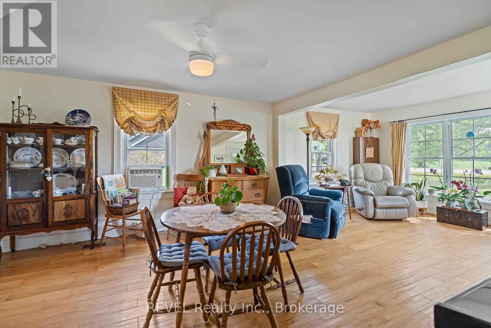 1555 Merrittville Highway, Thorold, Ontario  L3B 5N5 - Photo 17 - X12308937