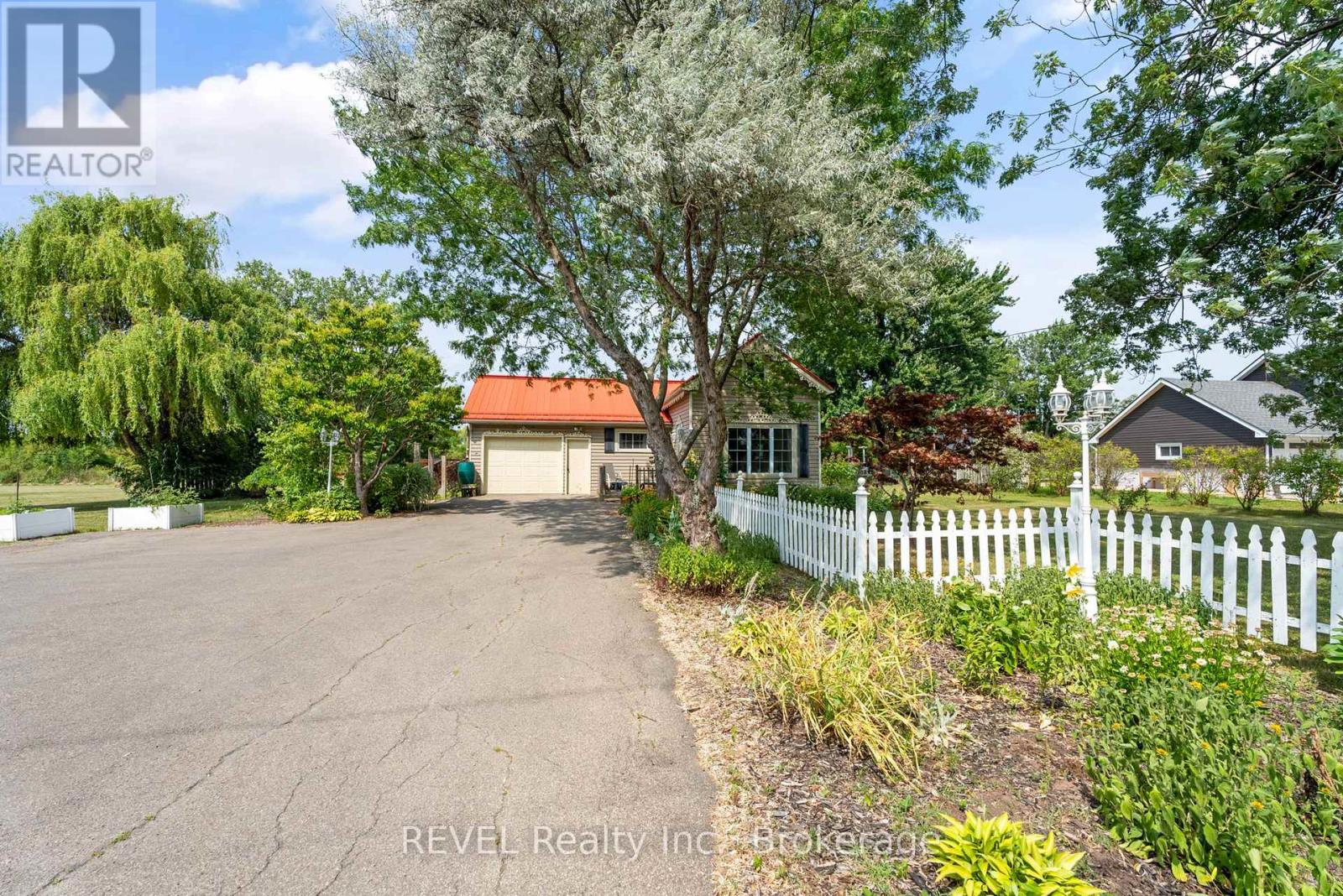 Property at 1555 MERRITTVILLE HIGHWAY image 2