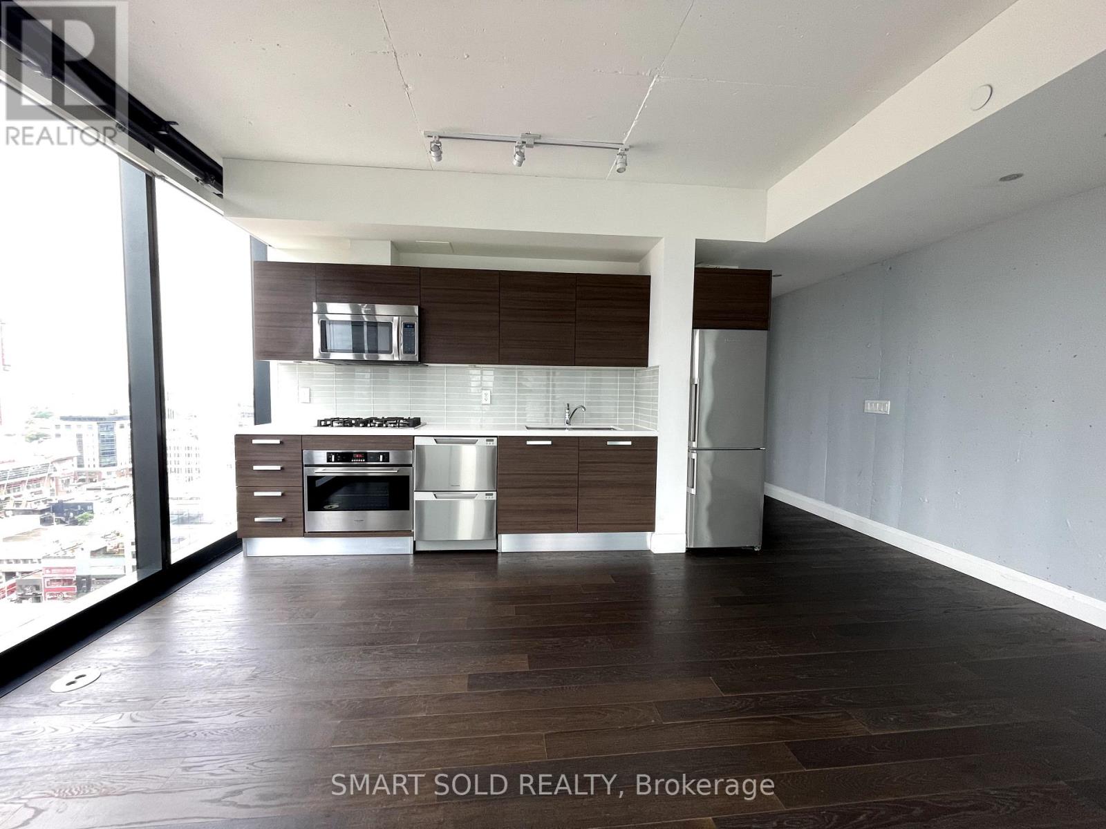 1807 - 224 King Street W, Toronto, Ontario  M5H 0A6 - Photo 2 - C12308950