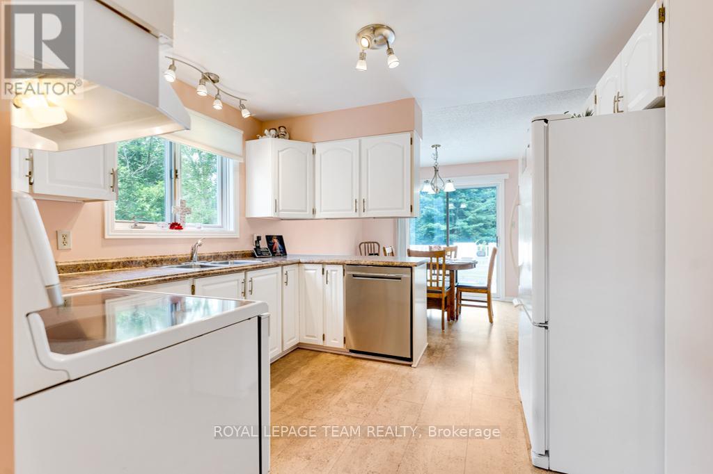 17 Maric Trail, North Grenville, Ontario  K0G 1J0 - Photo 13 - X12295384