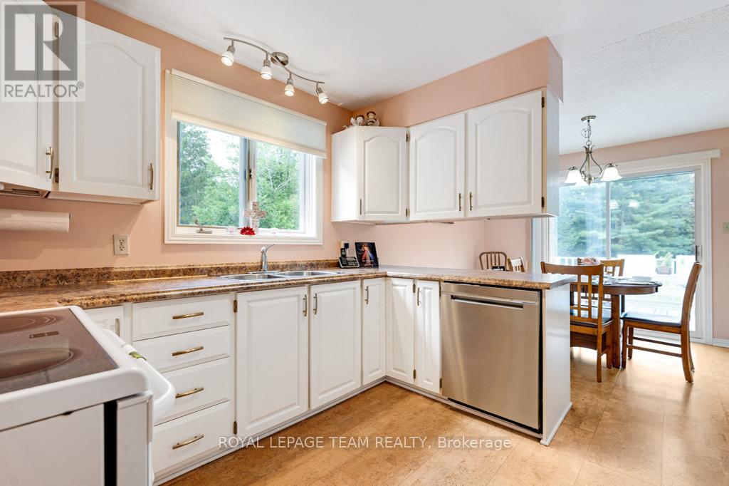 17 Maric Trail, North Grenville, Ontario  K0G 1J0 - Photo 11 - X12295384