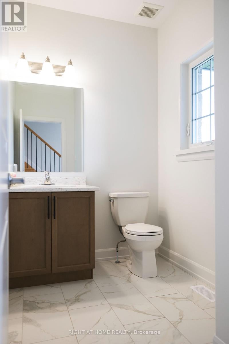 219 Owen Lucas Street, Mcnab/braeside, Ontario  K7S 3G8 - Photo 11 - X12309000