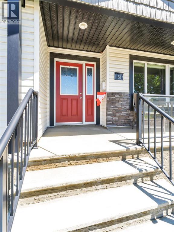 Property at 161 Chartwell Row SE image 4
