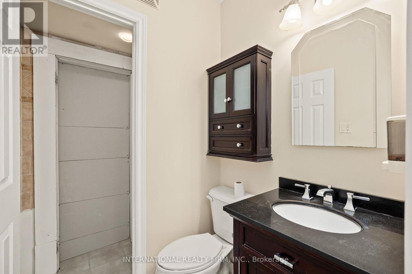 304 Broadway, Orangeville, Ontario  L9W 1L3 - Photo 11 - W12309017