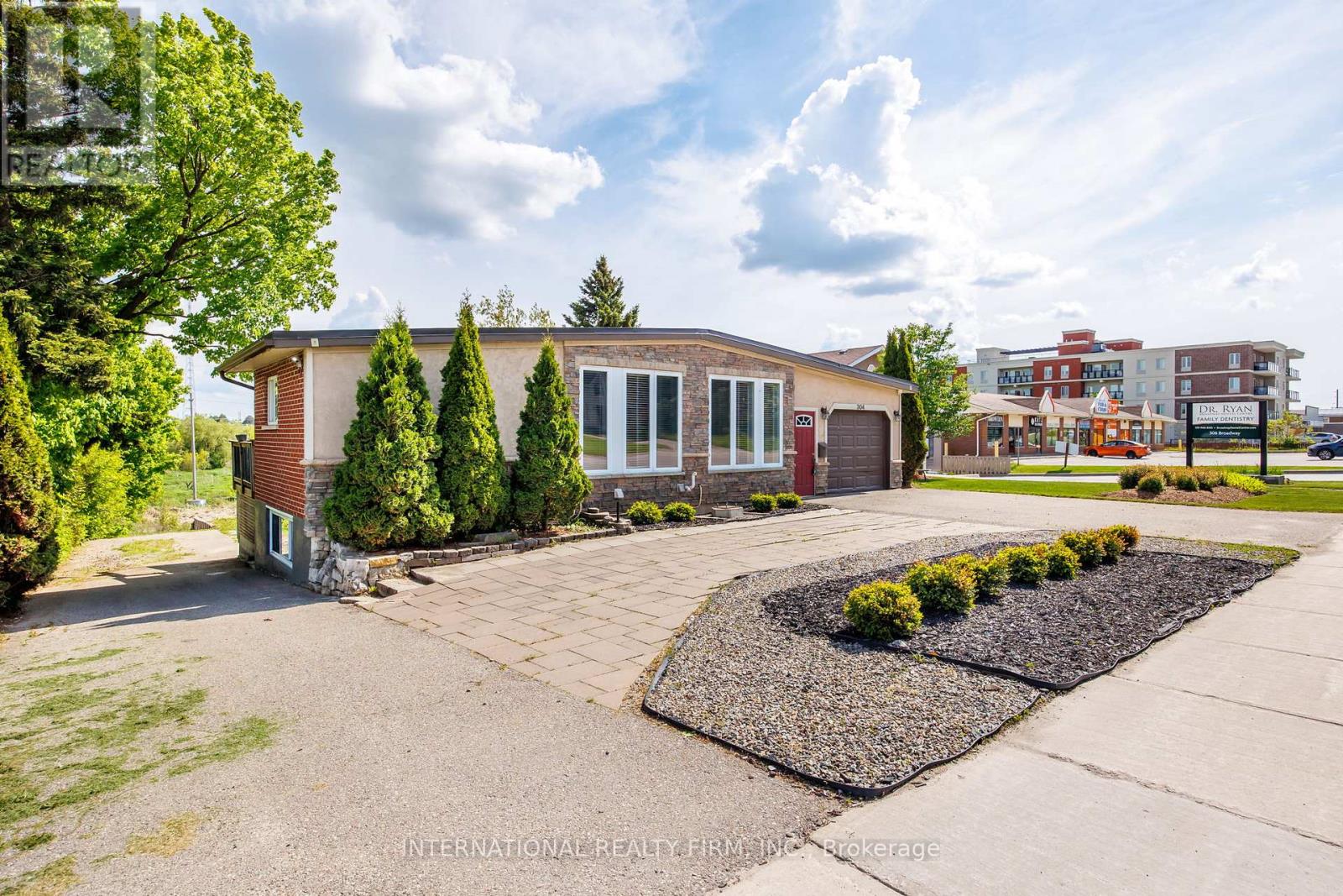 304 Broadway, Orangeville, Ontario  L9W 1L3 - Photo 3 - W12309017