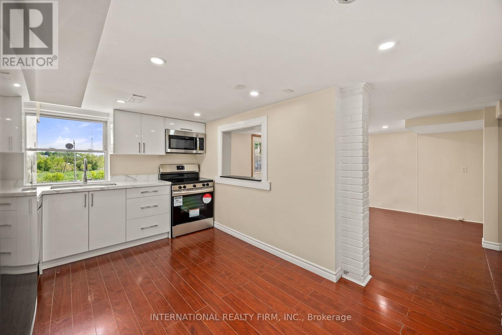304 Broadway, Orangeville, Ontario  L9W 1L3 - Photo 8 - W12309017