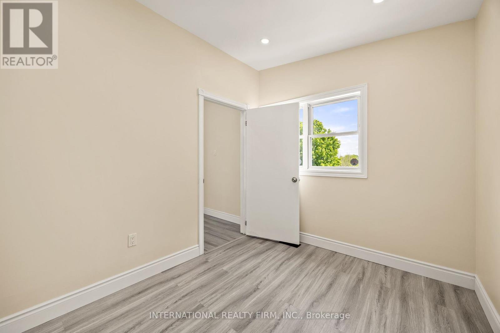 304 Broadway, Orangeville, Ontario  L9W 1L3 - Photo 10 - W12309019