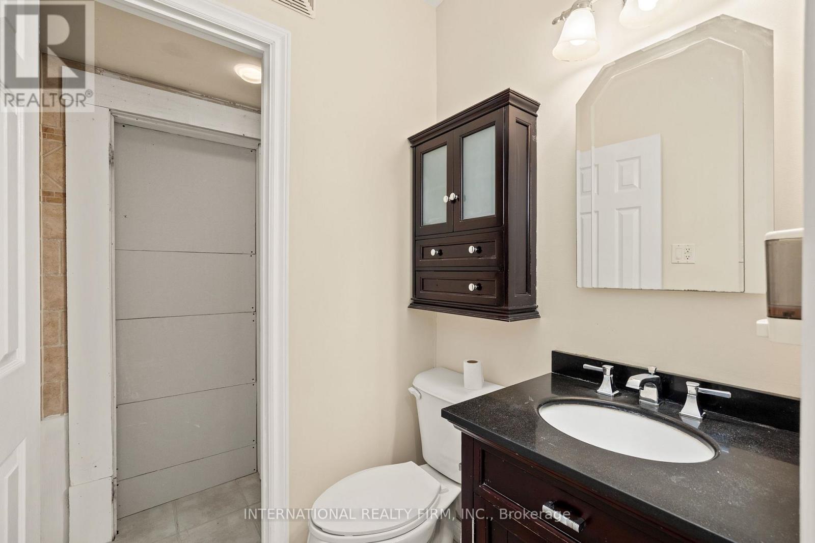 304 Broadway, Orangeville, Ontario  L9W 1L3 - Photo 9 - W12309019