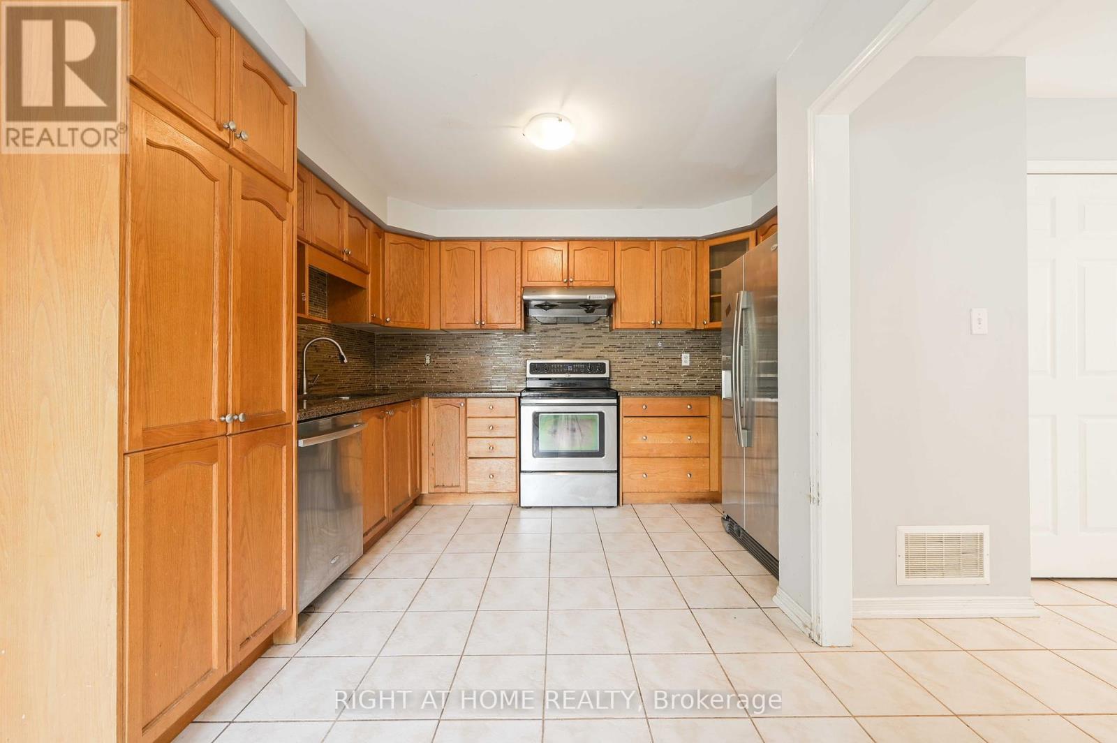 138 Zia Dodda Crescent, Brampton, Ontario  L6P 1T4 - Photo 6 - W12309031