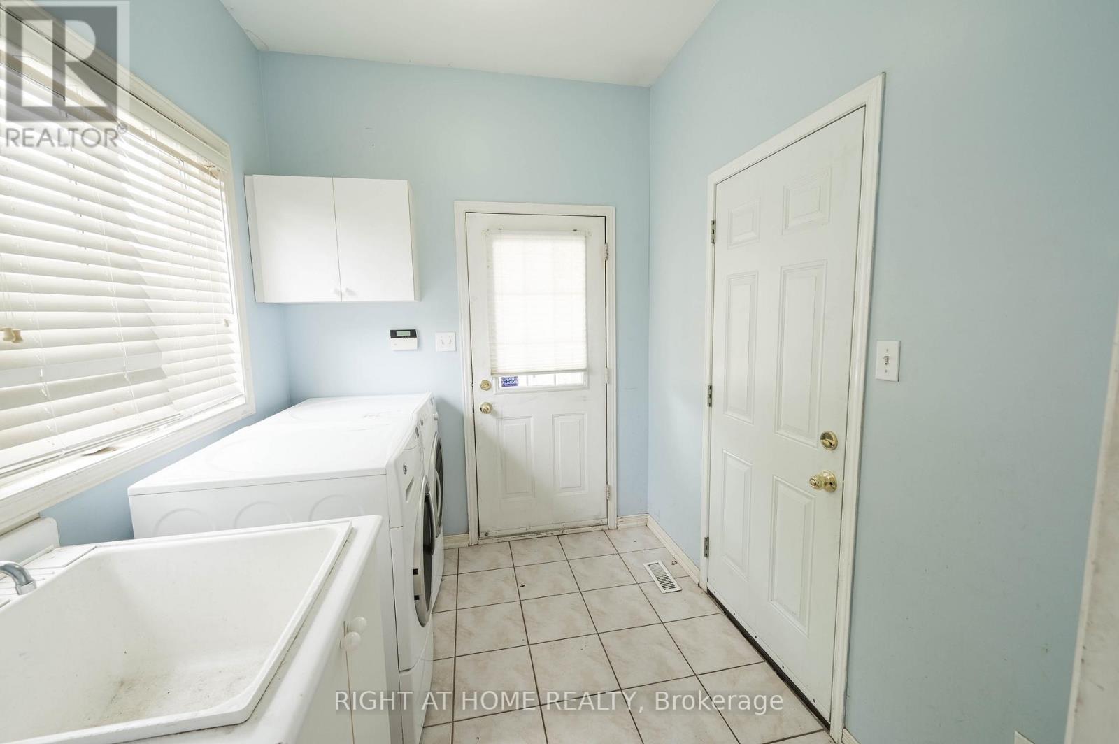 138 Zia Dodda Crescent, Brampton, Ontario  L6P 1T4 - Photo 8 - W12309031