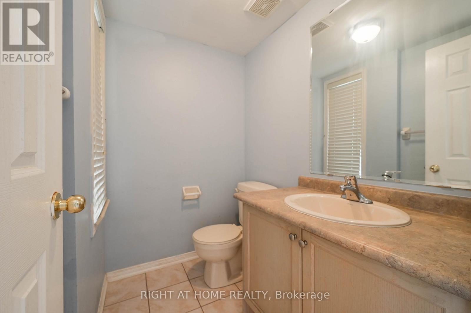 138 Zia Dodda Crescent, Brampton, Ontario  L6P 1T4 - Photo 9 - W12309031