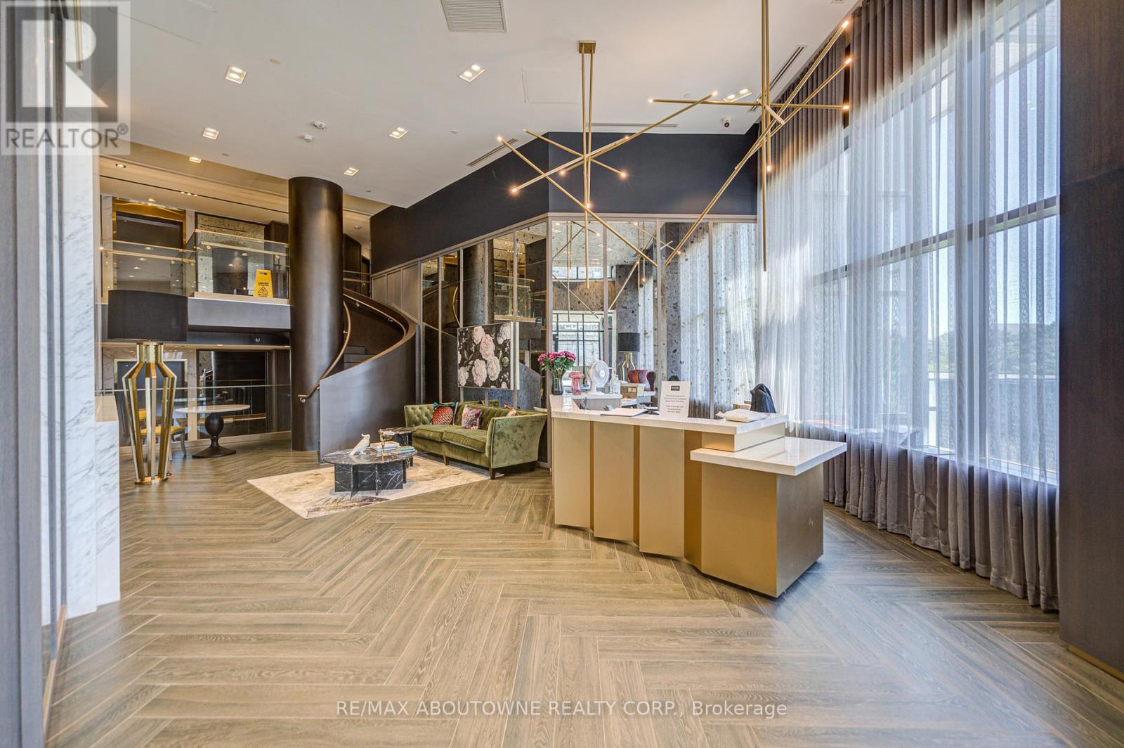 Property at 234 - 395 DUNDAS STREET W image 3