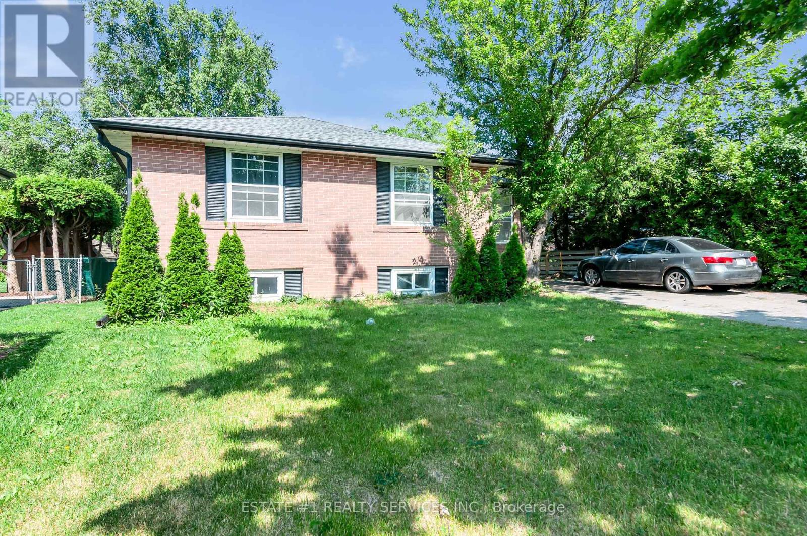 Property at 9 DOWLING CRESCENT image 2