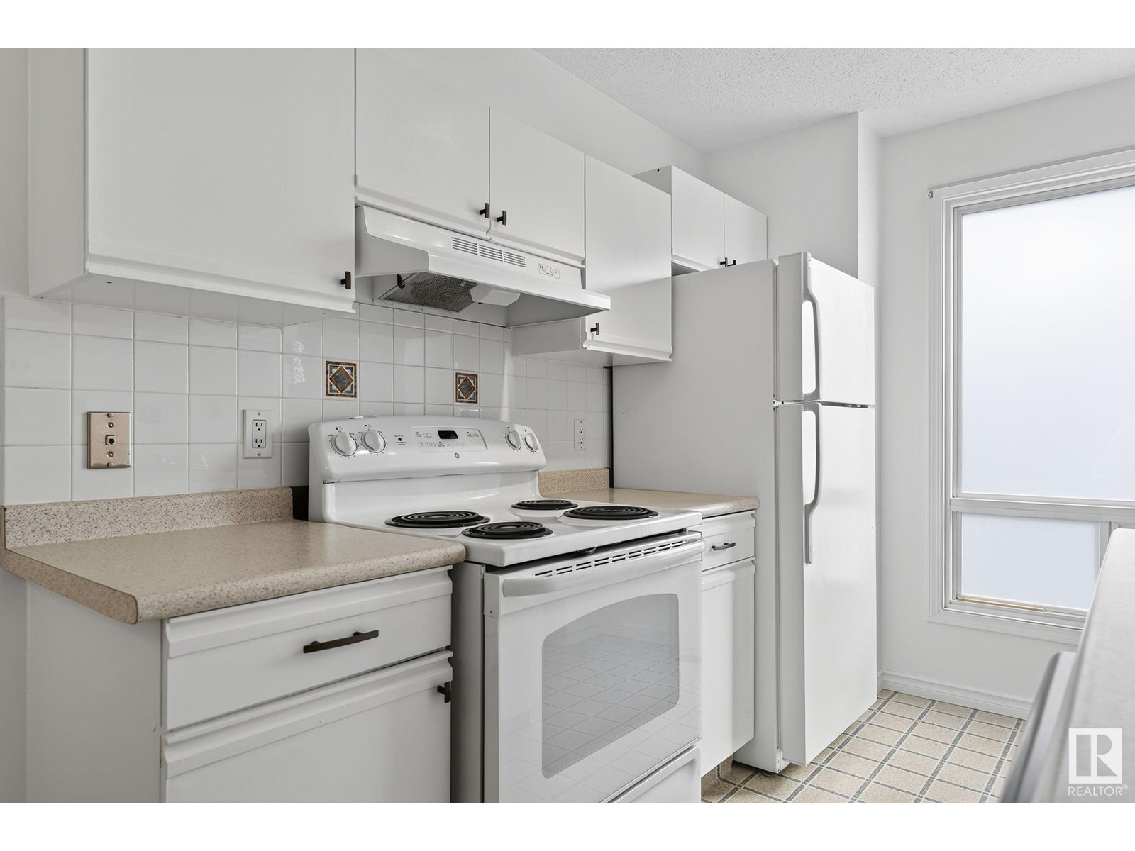 Property at 475 DUNLUCE RD NW image 4