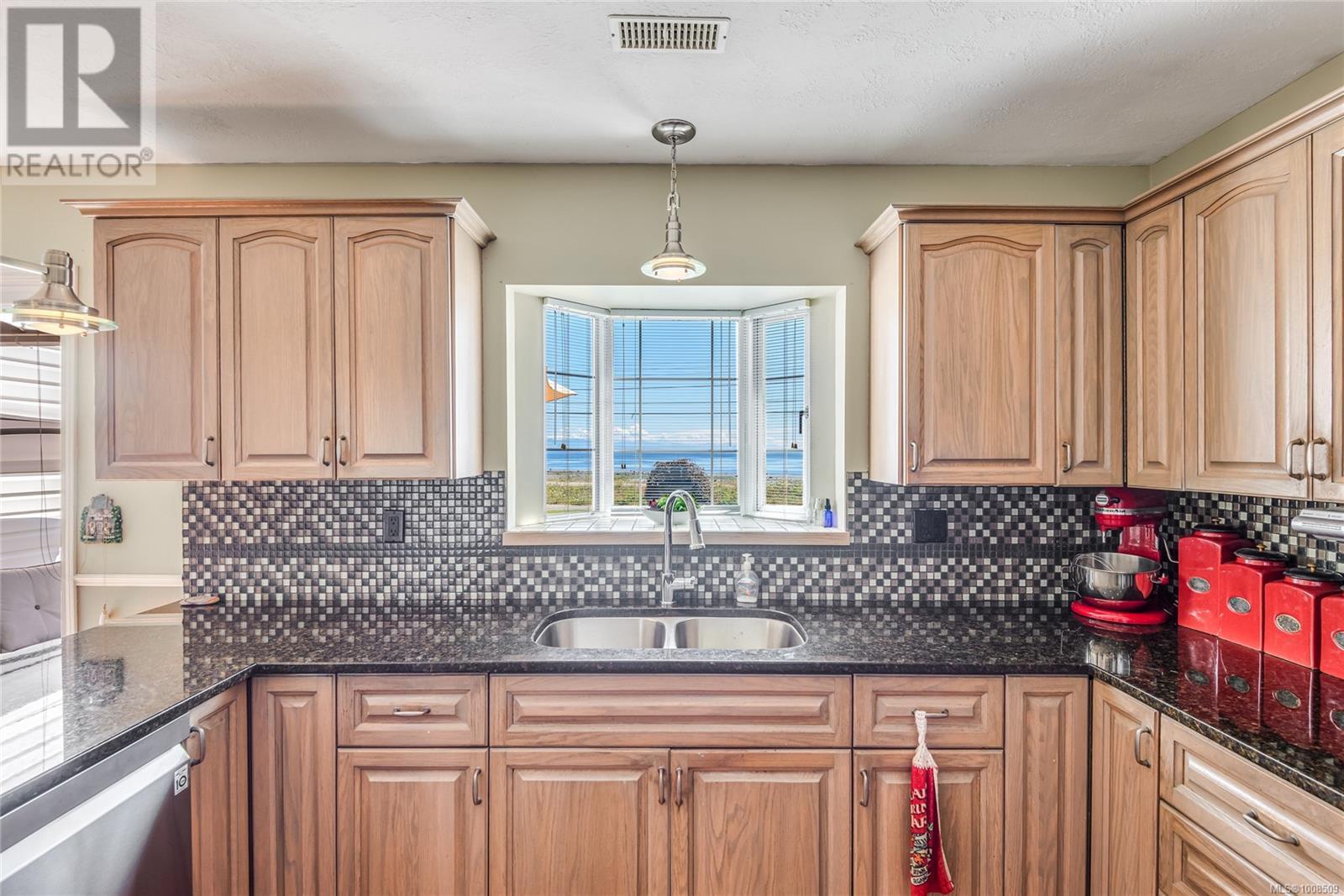 3816 South Island Hwy S, Campbell River, British Columbia  V9H 1M6 - Photo 16 - 1008509