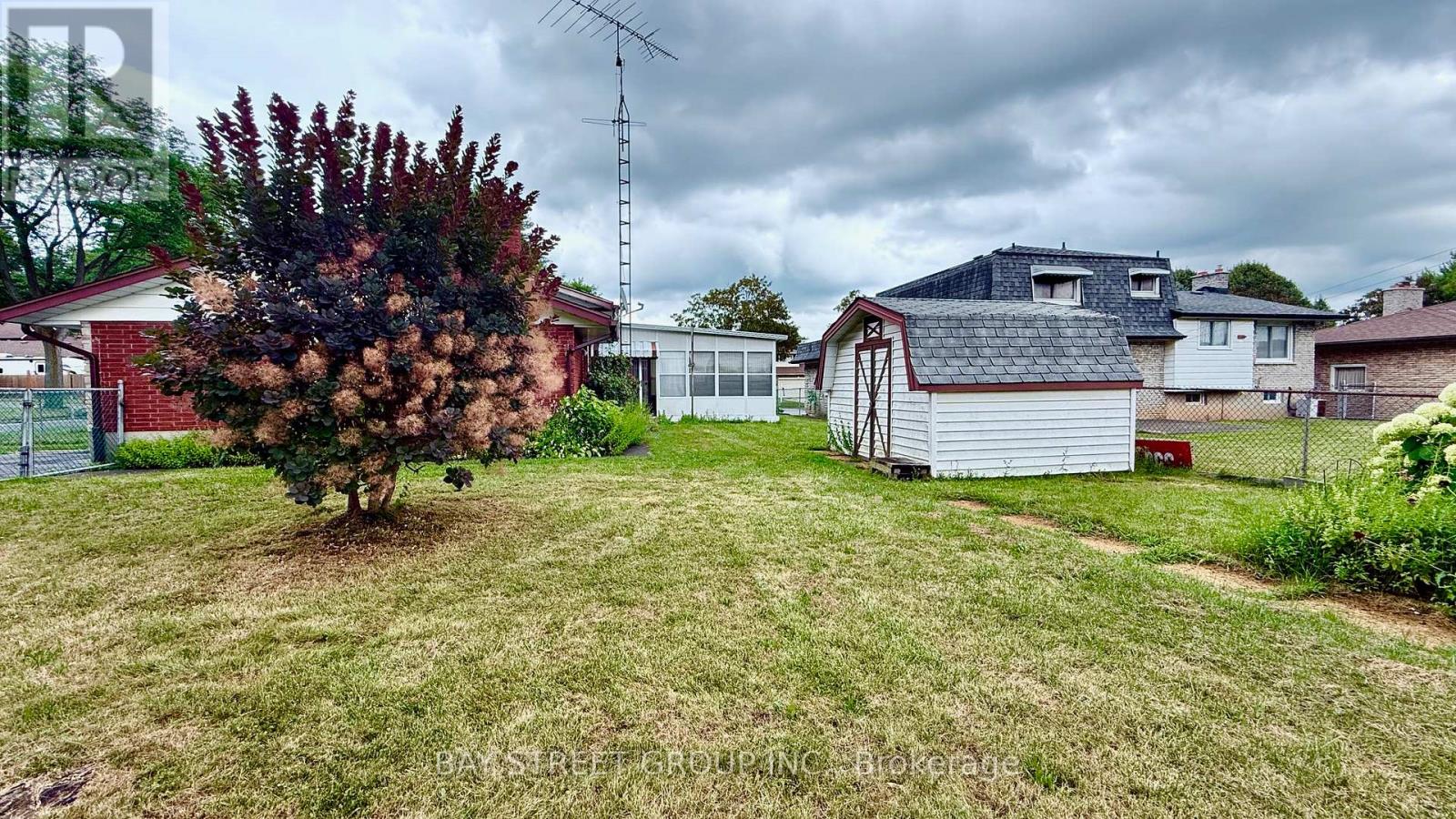 6870 Corwin Crescent, Niagara Falls, Ontario  L2G 2H3 - Photo 2 - X12289836