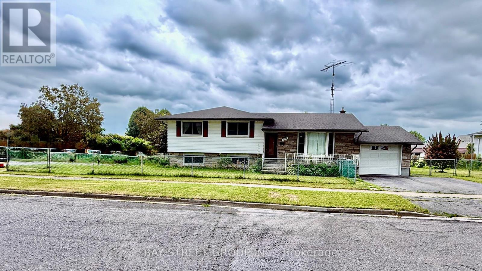 6870 Corwin Crescent, Niagara Falls, Ontario  L2G 2H3 - Photo 23 - X12289836