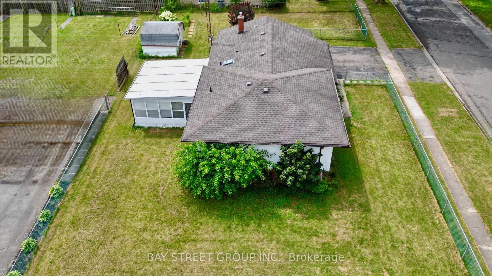 6870 Corwin Crescent, Niagara Falls, Ontario  L2G 2H3 - Photo 3 - X12289836