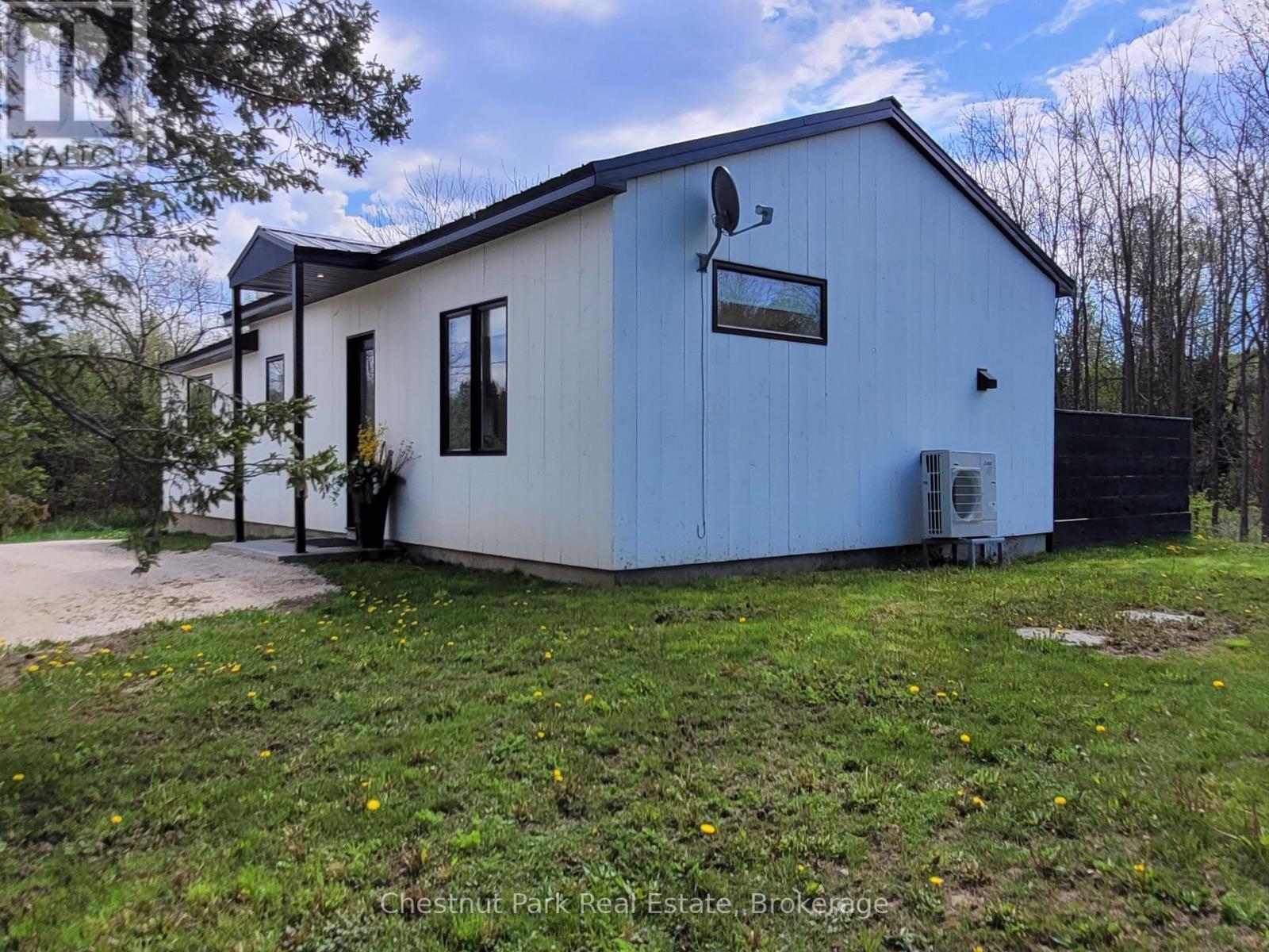7965 County Road 9, Clearview, Ontario  L0M 1S0 - Photo 4 - S12173905