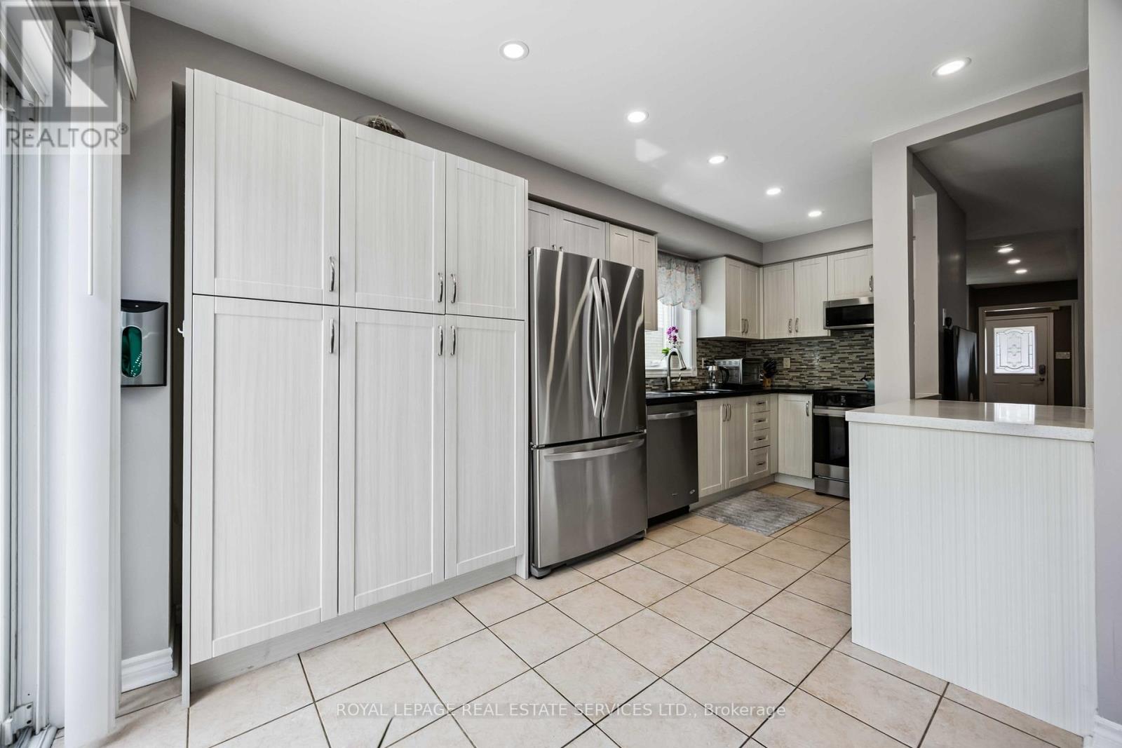 90 Breeze Drive, Bradford West Gwillimbury, Ontario  L3Z 3A5 - Photo 15 - N12309129