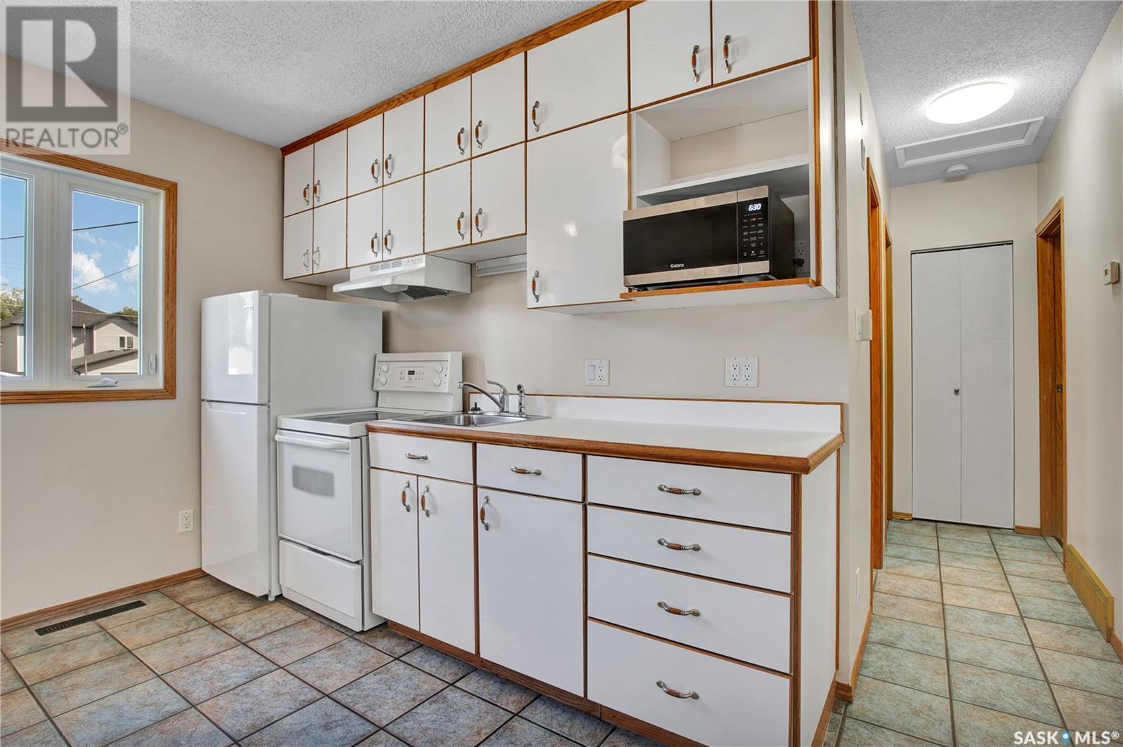 Property at 104 106th STREET W image 3