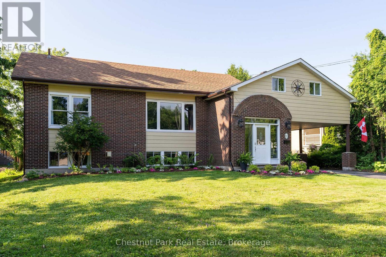 10 Water Street, Collingwood, Ontario  L9Y 4P1 - Photo 1 - S12117941