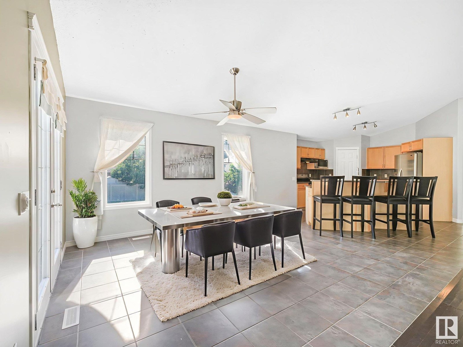 Property at 7804 5 AV SW image 3