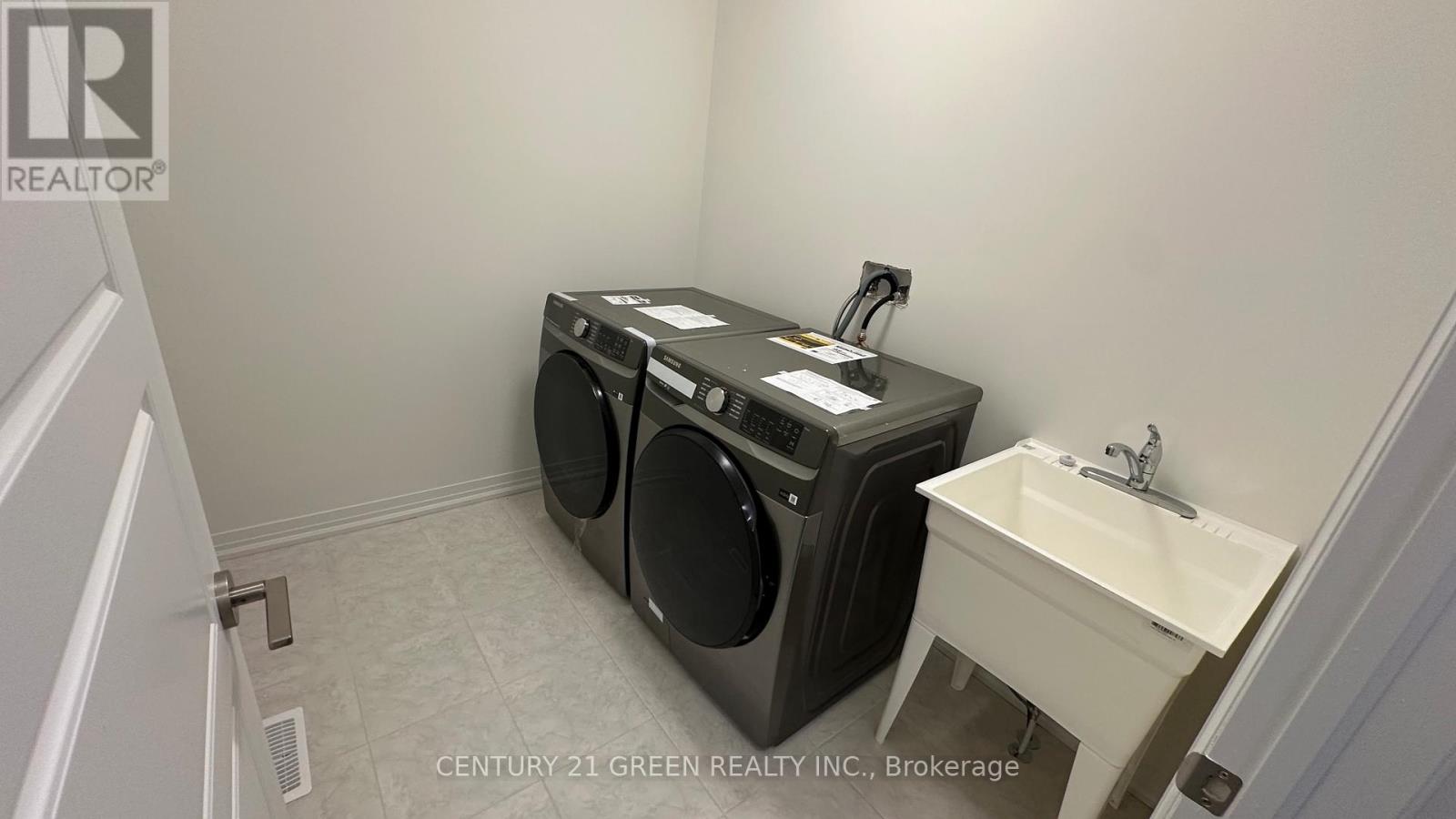 126 Hitchman Street, Brant, Ontario  N3L 0N6 - Photo 12 - X12309191