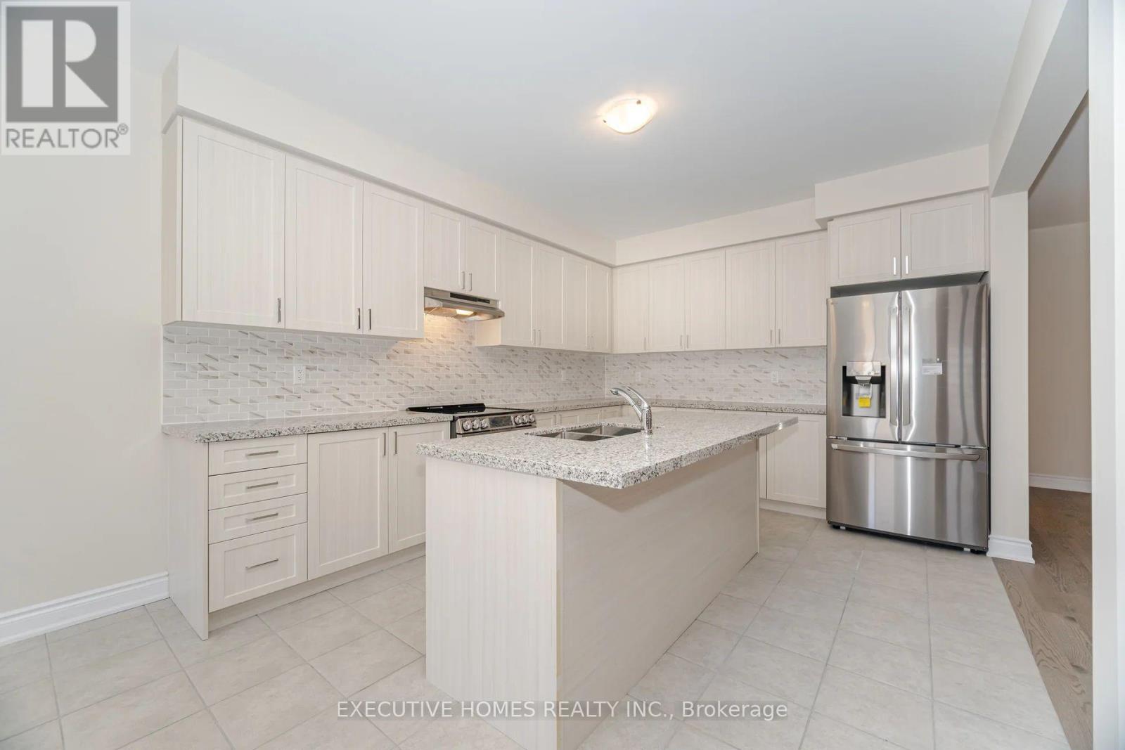 6 Mac Campbell Way, Bradford West Gwillimbury, Ontario  L3Z 4M7 - Photo 11 - N12309247