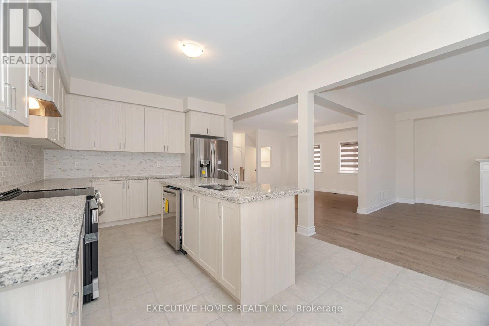 6 Mac Campbell Way, Bradford West Gwillimbury, Ontario  L3Z 4M7 - Photo 12 - N12309247