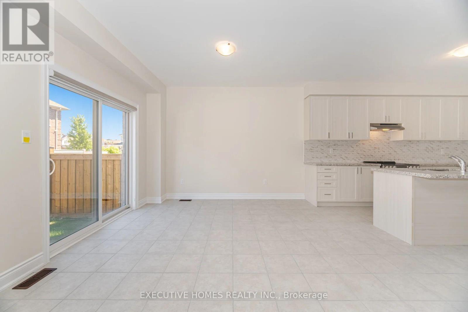 6 Mac Campbell Way, Bradford West Gwillimbury, Ontario  L3Z 4M7 - Photo 15 - N12309247