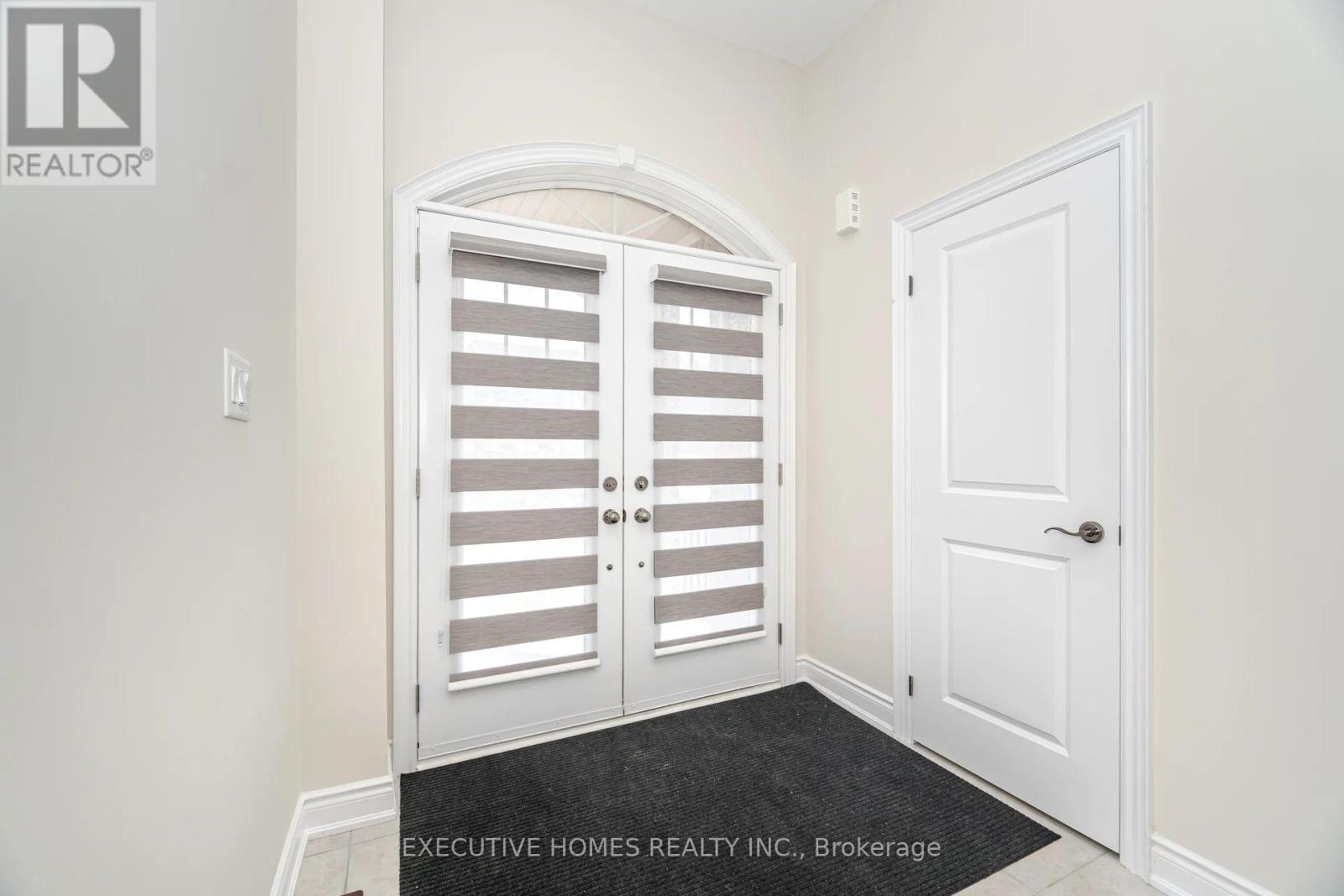 6 Mac Campbell Way, Bradford West Gwillimbury, Ontario  L3Z 4M7 - Photo 6 - N12309247