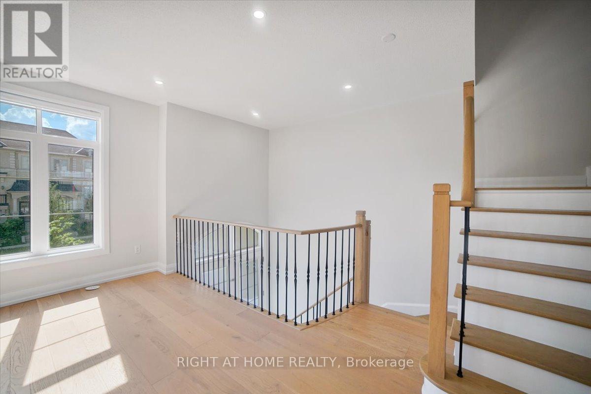 93 Grand Trunk Avenue, Vaughan, Ontario  L6A 5B3 - Photo 13 - N12268453