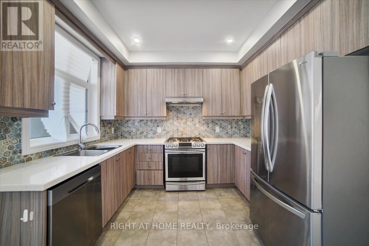 93 Grand Trunk Avenue, Vaughan, Ontario  L6A 5B3 - Photo 14 - N12268453