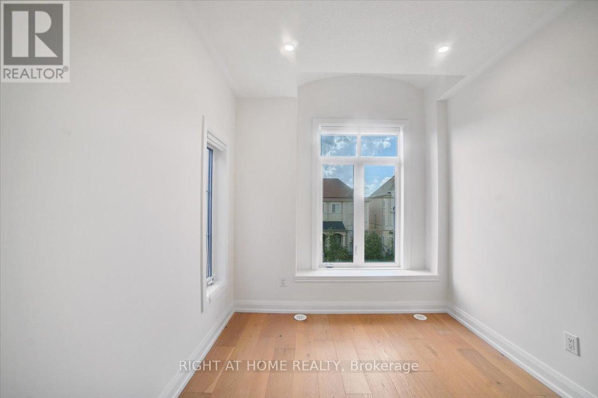 93 Grand Trunk Avenue, Vaughan, Ontario  L6A 5B3 - Photo 25 - N12268453