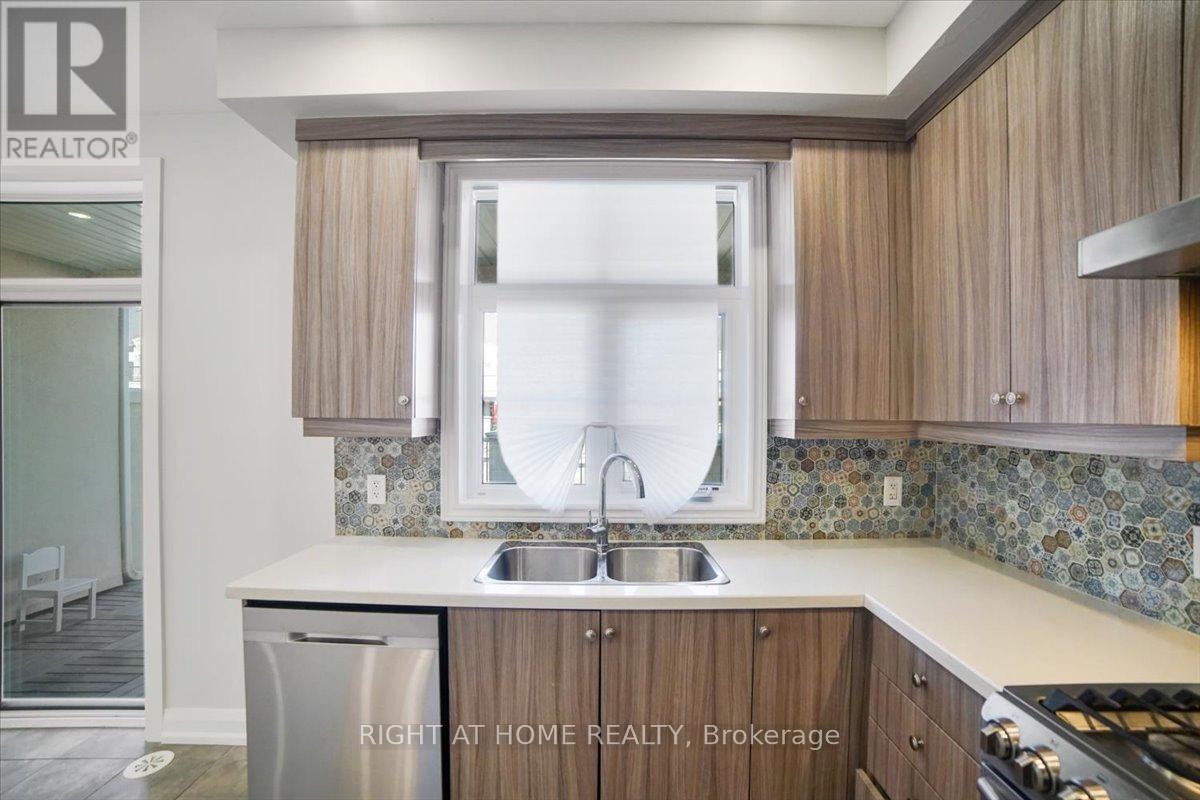 93 Grand Trunk Avenue, Vaughan, Ontario  L6A 5B3 - Photo 15 - N12268453
