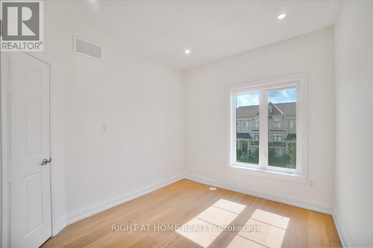 93 Grand Trunk Avenue, Vaughan, Ontario  L6A 5B3 - Photo 30 - N12268453
