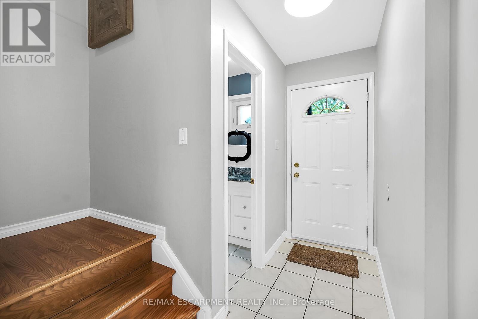 Property at 18 - 1460 GARTH STREET image 5
