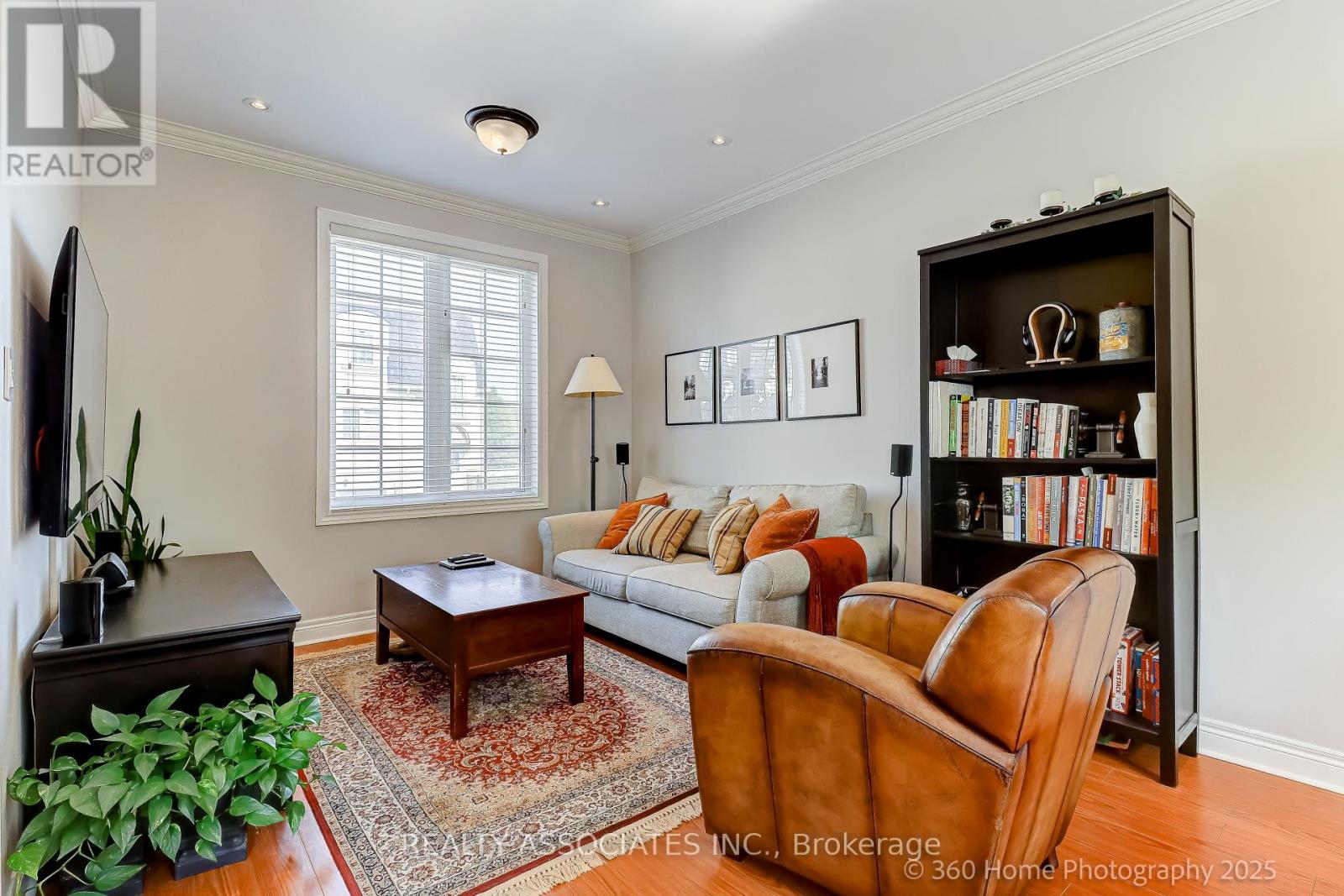 Property at 4 - 215 16TH AVENUE image 2