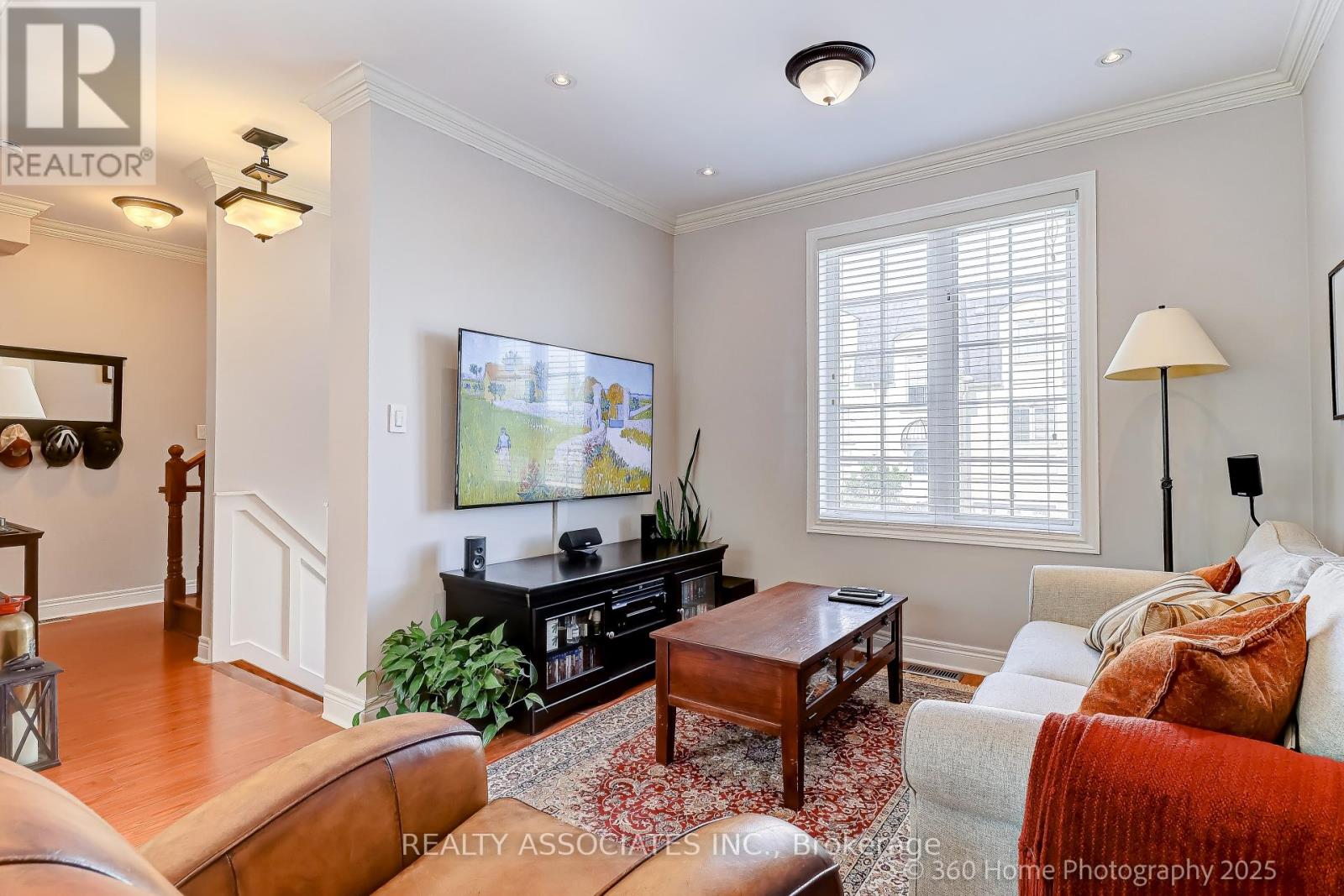 Property at 4 - 215 16TH AVENUE image 3